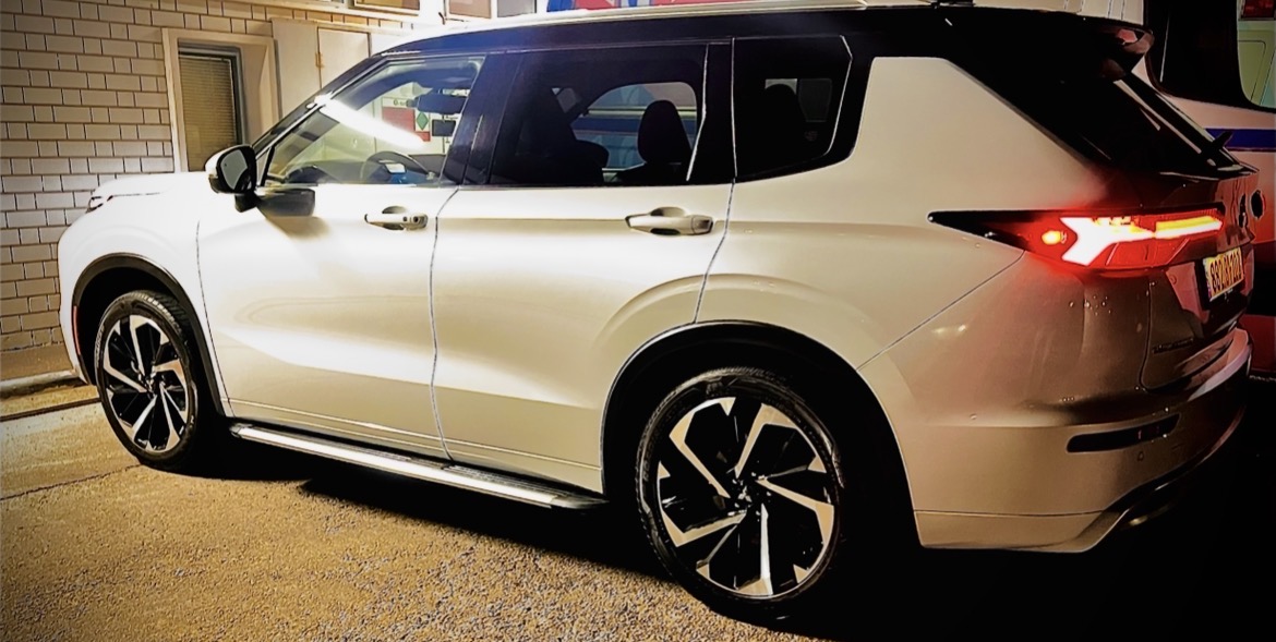 מיצובישי אאוטלנדר 2022 35000 ק״מ בלבד יד ראשונה פרטית דגם המפואר ביותר TTH  שבעה