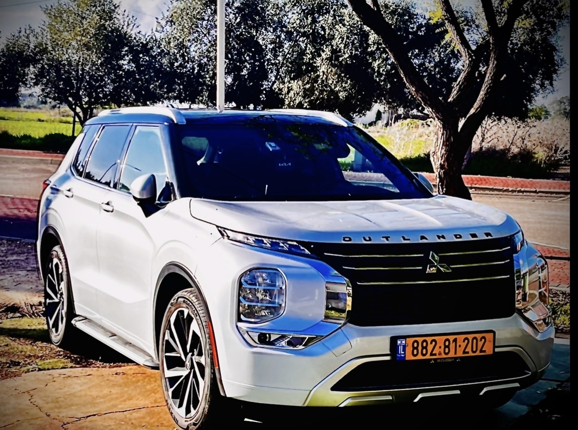 מיצובישי אאוטלנדר 2022 35000 ק״מ בלבד יד ראשונה פרטית דגם המפואר ביותר TTH  שבעה