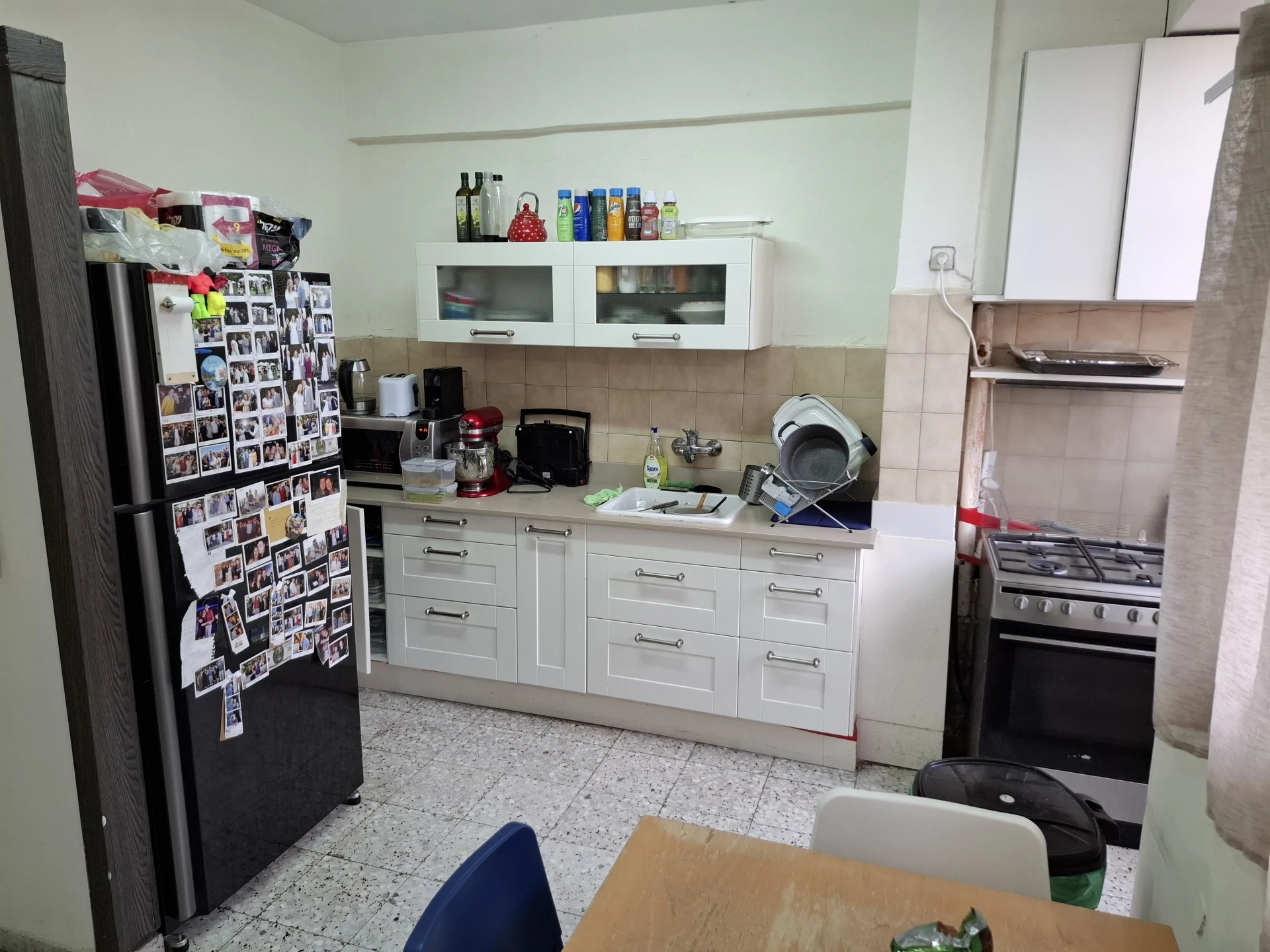 דירה יפה מרווחת ונעימה במיקום מעולה, עורפית - 2.5 חדרים+מרפסת ,מטבח וחדר רחצה מש