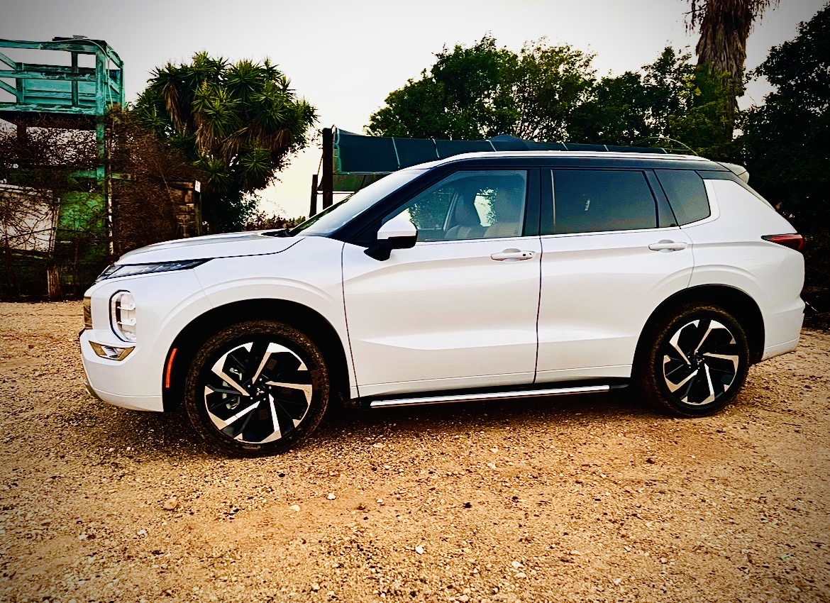 מיצובישי אאוטלנדר 2022 35000 ק״מ בלבד יד ראשונה פרטית דגם המפואר ביותר TTH  שבעה