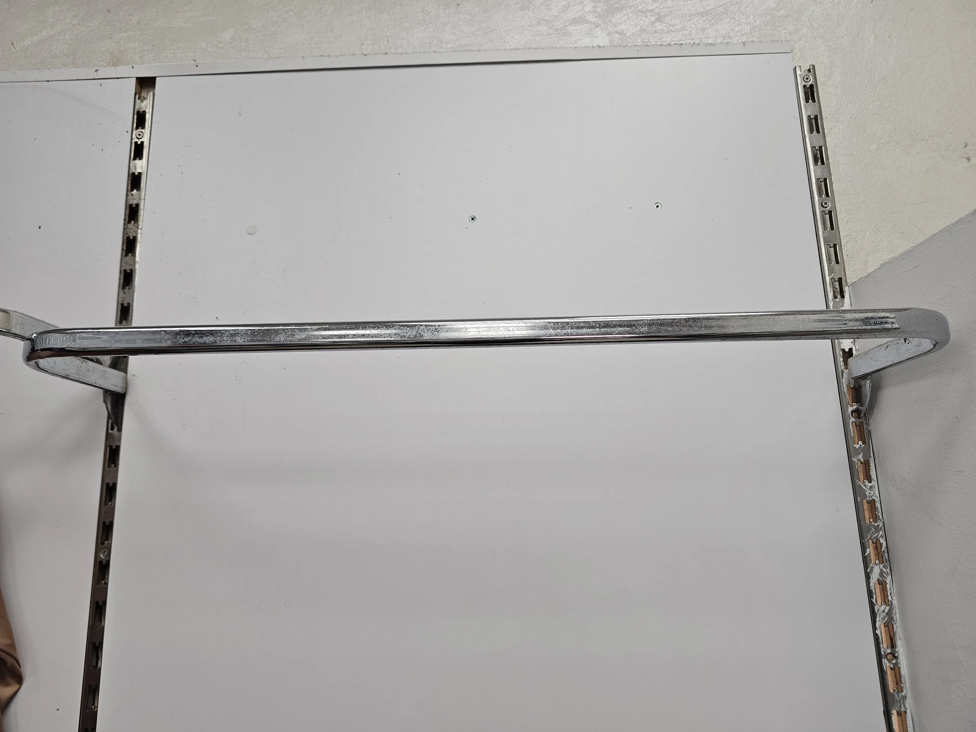 קשתות תליה 
עמודים לתליה
קולבים עץ
קוצים עבים לתליה
במחירים מעולים!!!!!