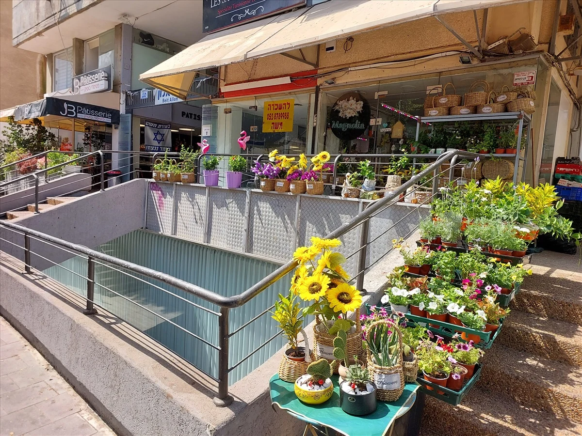 להשכרה חנות בנתניה + גלריה כ-50 מ"ר, 
הממוקמת במקום מרכזי Prime Location,
במיק