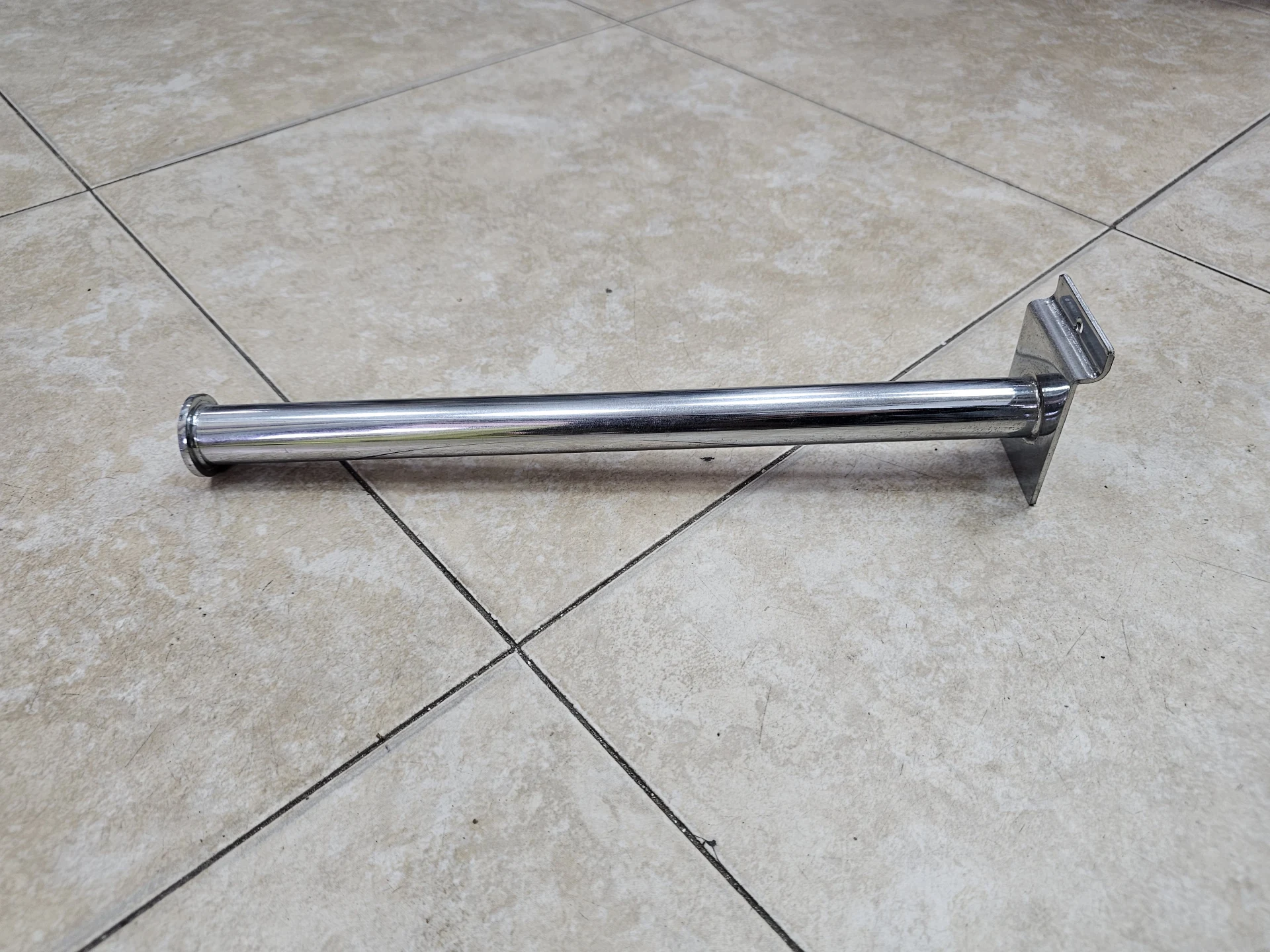 קשתות תליה 
עמודים לתליה
קולבים עץ
קוצים עבים לתליה
במחירים מעולים!!!!!