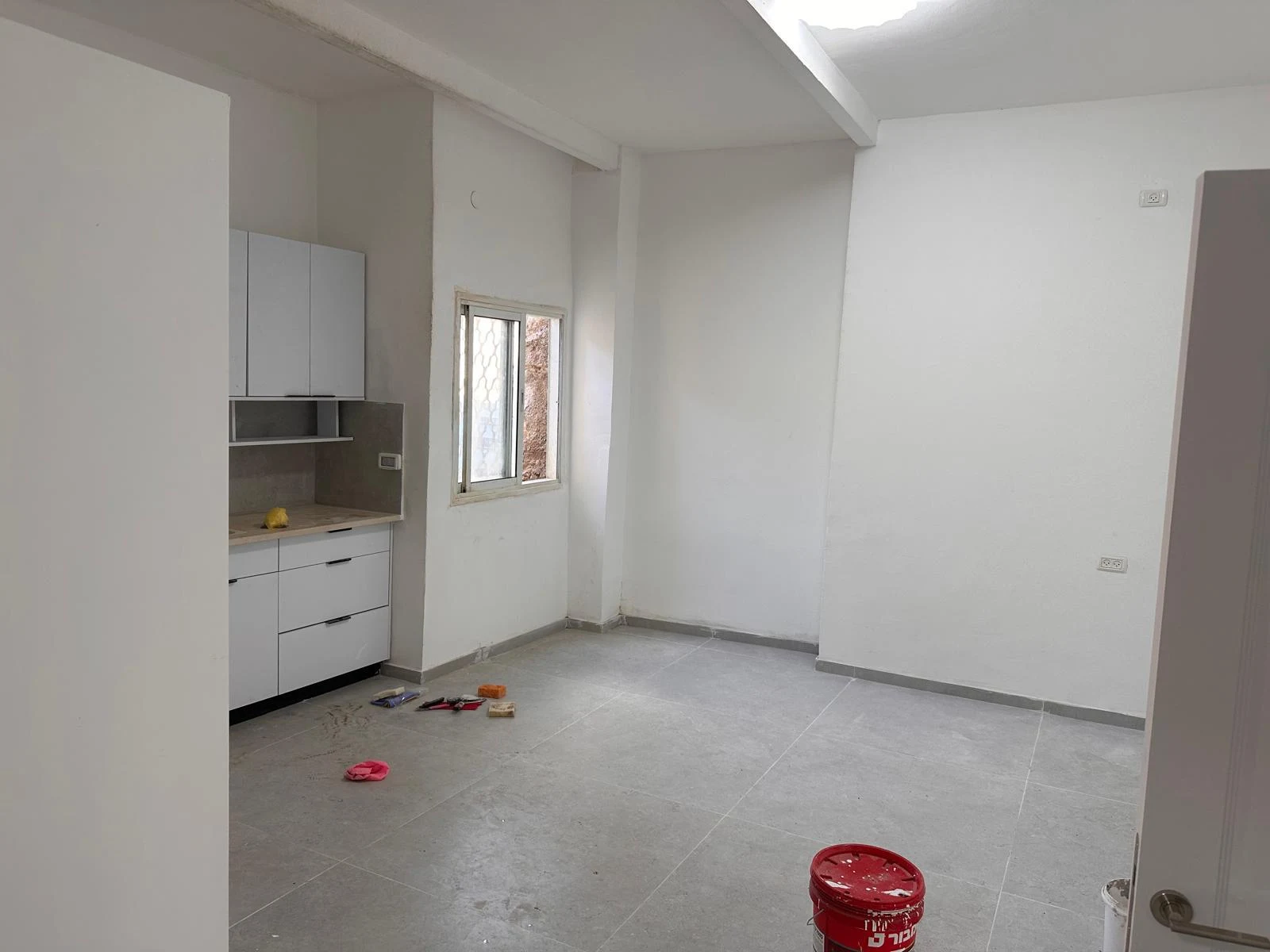 דירת גן להשכרה ברחוב יוחנן הקדוש 15, חיפה.
דירת 2 חדרים: סלון וחדר שינה גדול, ע