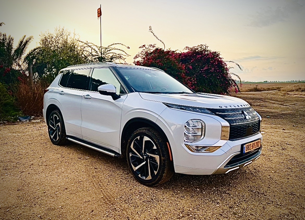 מיצובישי אאוטלנדר 2022 35000 ק״מ בלבד יד ראשונה פרטית דגם המפואר ביותר TTH  שבעה