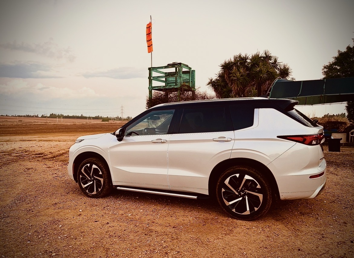 מיצובישי אאוטלנדר 2022 35000 ק״מ בלבד יד ראשונה פרטית דגם המפואר ביותר TTH  שבעה