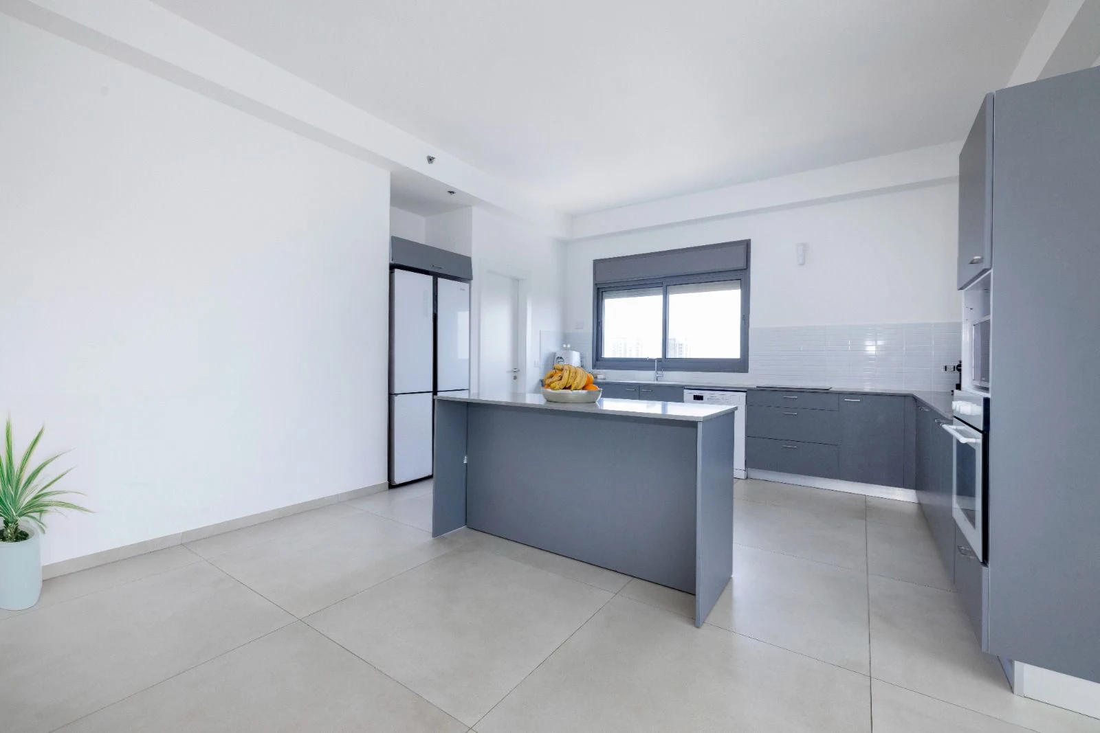 פנטאהוז חדש מקבלן , שטח בנוי 255 מטר בנוי לפני מרפסות מחסנים וחניות . 
קומה גבו