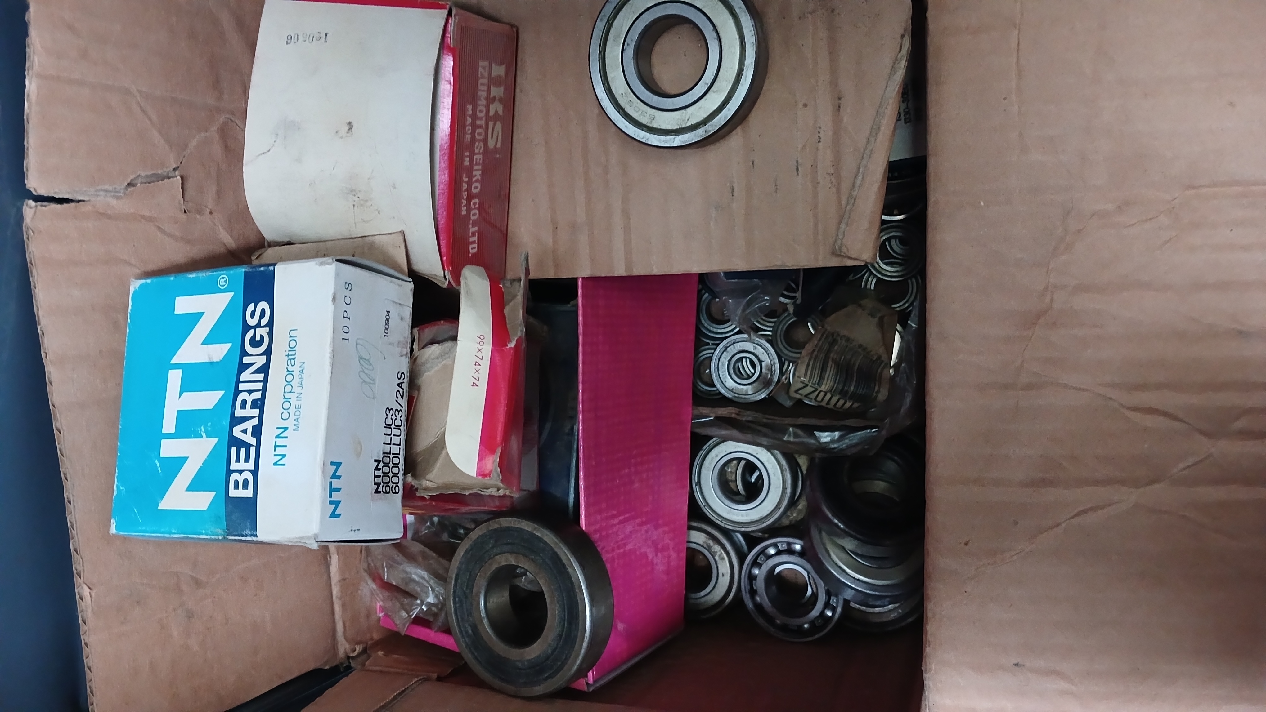 אני מוכר מיסבים, גלגלי שיניים, מגדחים בכל הגדלים, שולחן סינוס מגנטי של נוימו ורג