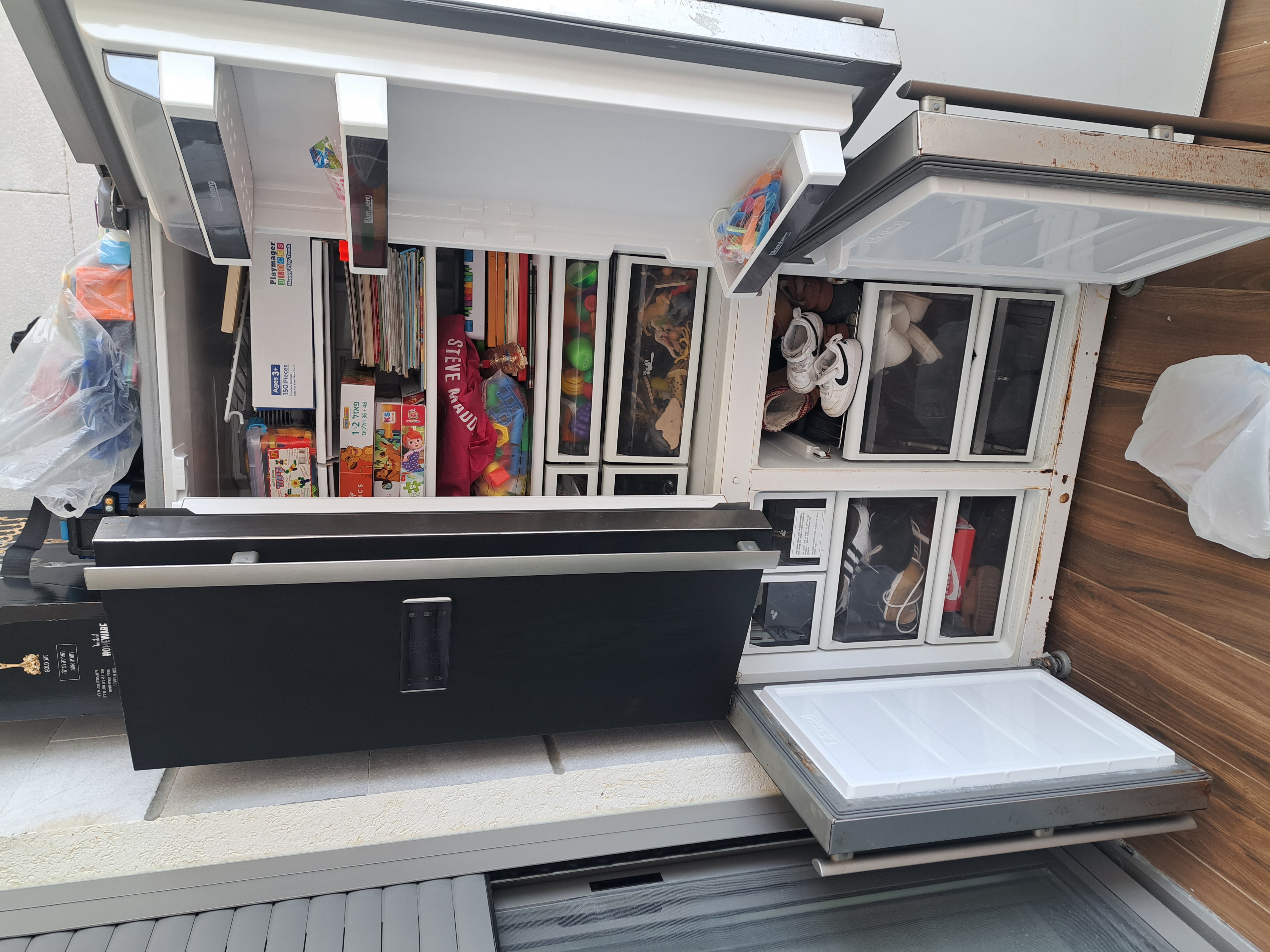 קנינו מקרר חדש שלנו כחדש ממש מתפקד באופן מעולה