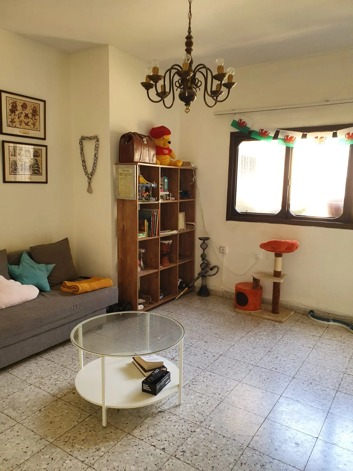 דירה יפה מרווחת ונעימה במיקום מעולה, עורפית - 2.5 חדרים+מרפסת ,מטבח וחדר רחצה מש