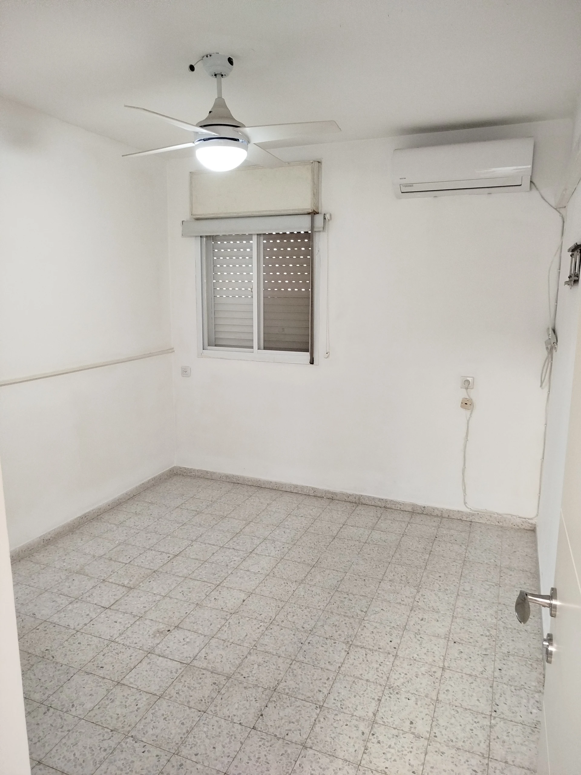 מפרטי ללא תיווך ! להשכרה קומה שניה בקוטג' במקום שקט האיכותי , משופצת לאחרונה , 4